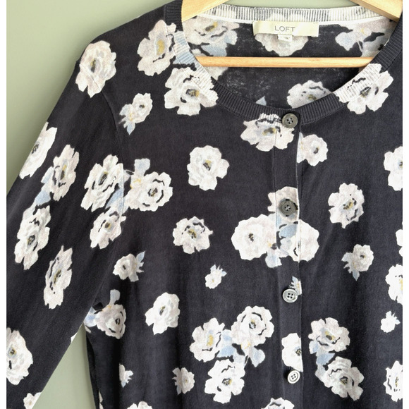 LOFT 100% Cotton Lightweight Floral Button Front Cardigan Sweater Navy Pastel L - Picture 5 of 10